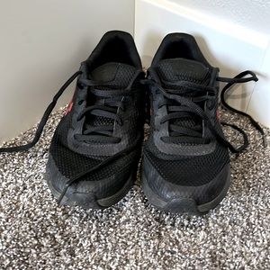 Black under armor shoes